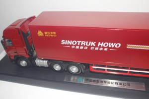 中国重汽HOWO豪沃T7H集装箱车模 1:36卡车模型 合金车模