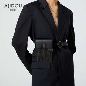 阿吉豆 优雅黑色拼接腰包斜挎包时尚潮酷个性街头感包包女，造型