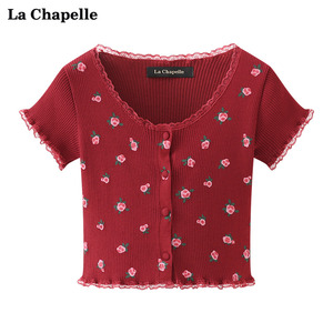 拉夏贝尔LaChapelle短袖针织开衫女蕾丝边包扣印花独特别致小上衣