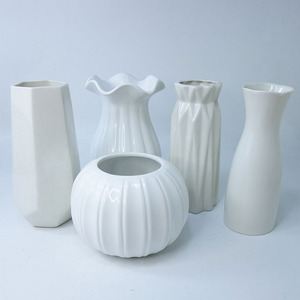 家居白色陶瓷花瓶花器摆件客厅插花装饰荷叶边高级感简约现代ins