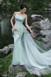 影楼复古主题服装新中式婚纱摄影园林国风写真拍照绿色鱼尾礼服