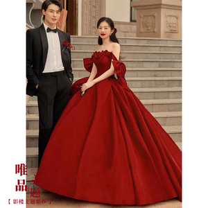 影楼主题服装情侣写真拍照礼服外景缎面在逃公主红色花朵拖尾婚纱