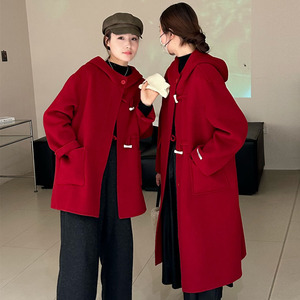 中国红高端牛角扣连帽双面羊毛大衣女中长款2023年冬新款毛呢外套