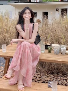 夏季粉色挂脖连衣裙宽松显瘦海边度假沙滩裙超仙三亚泰国旅游拍照