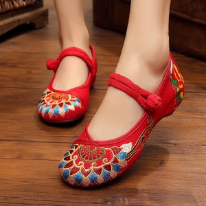 春夏老北京绣花布鞋女单鞋坡跟增高图腾民族风红色刺绣广场舞蹈鞋