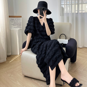 黑色V领短袖泡泡袖连衣裙女夏季2024新款设计感韩版宽松显瘦长裙