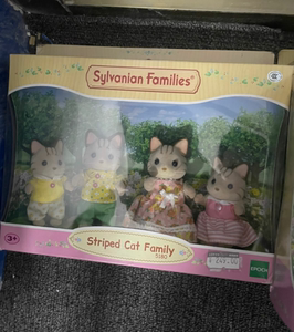 日本森贝儿家族植绒娃娃公仔波斯猫巧克力兔仓鼠三纹猫羊家族盒损