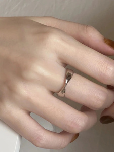 zoozmini莫比乌斯戒指男女情侣对戒小众开口设计时尚简约素圈戒指