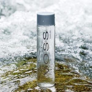 voss芙丝天然矿泉水玻璃瓶挪威原装进口饮用水弱碱性水高端气泡水