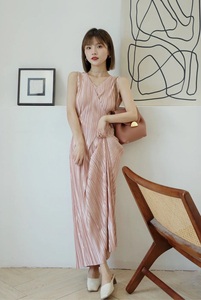 三宅粉色连衣裙  浪漫褶皱裙2024春夏款高级感小众设计感显瘦裙子
