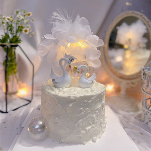 生日烘焙蛋糕装饰白色皇冠天鹅摆件蕾丝蓬蓬纱云纱云朵鸵鸟毛插件