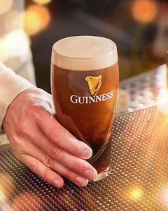 精酿啤酒杯健力士氏杯子竖琴浪涌Guinness吉尼斯黑啤爱尔玻璃浮雕