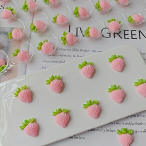 粉色草莓巧克力装饰网红蛋糕甜品台冰淇淋摆件可食用立体草莓水果
