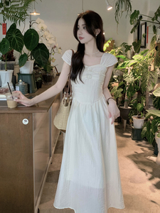 韩版夏季新款连衣裙温柔风褶皱设计款花朵桃心领纯色吊带中长裙女