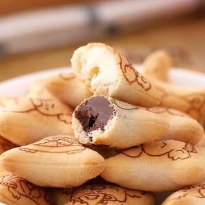 泰国进口零食LOTTE乐天小熊牛奶芝士巧克力味造型夹心饼干小吃37g