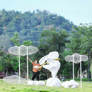 户外网红抽象几何兔子玻璃钢雕塑不锈钢云朵人物园林景观装饰摆件