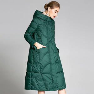 绿色高端羽绒服女2021年新款长款冬季时尚高档大气a字版羽r服奢华
