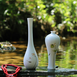 景德镇陶瓷花瓶创意摆件手绘荷花白瓷瓶观音玉净瓶简约水培插花器