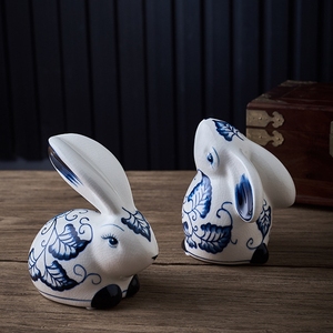 景德镇陶瓷青花兔手绘裂纹雕塑可爱兔子摆件现代中式客厅书房装饰