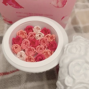 现货日本 LADUREE拉杜丽 限定手捧花玫瑰陶瓷盅小花瓣腮红
