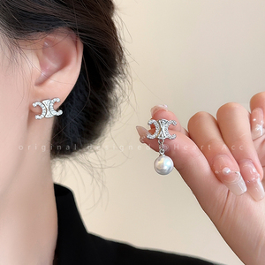 小香双C珍珠银针耳钉女轻奢小众高级感耳环时尚气质2024新款耳饰