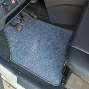 通用款汽车地毯绒面脚垫防滑钉底防水易洗经济方便实用4S配送客户