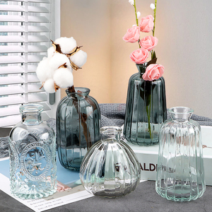 日式玻璃花瓶小号ins风创意浮雕竖纹迷你矮花瓶家居客厅装饰摆件