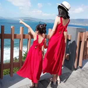 2023海边度假亲子装夏装露背红色连衣裙母女装沙滩度假长裙小礼服