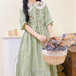 森系复古绿色刺绣双层蕾丝娃娃领短袖连衣裙夏季收腰长裙甜美风