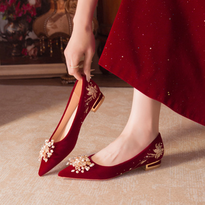 中式绝美结婚鞋子女2024新款夏季红色配秀禾服新娘鞋平底跟不累脚