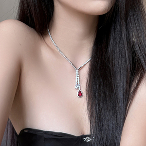 短款设计感水滴型红宝石项链女欧美风轻奢锁骨链性感满钻链条颈链