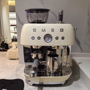 SMEG EGF03斯麦格新款研磨一体意式咖啡机一键现磨咖啡蒸汽打奶泡