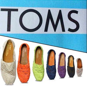 TOMS女鞋透气轻便蕾丝镂空平底休闲单鞋一脚蹬懒人鞋妈妈鞋渔夫鞋