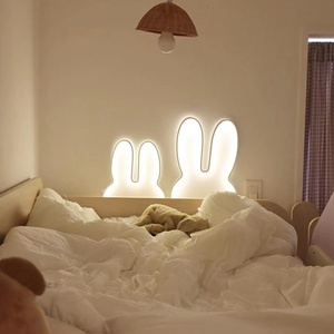 可爱兔子耳朵床头卧室灯ins创意小夜灯柔光护眼灯免打孔氛围壁灯