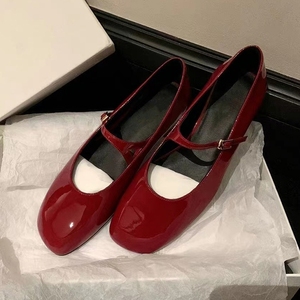 一字扣法式粗跟玛丽珍鞋女2024年新款百搭方头浅口单鞋复古小红鞋