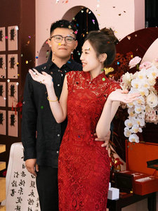 新中式敬酒服2024年新款新娘订婚出阁宴礼服红色蕾丝旗袍连衣裙子