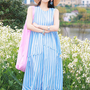 连衣裙女夏季上新2024年轻奢设计蓝白竖条纹无袖圆领宽松气质长裙