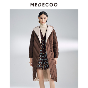 MEDECOO/墨蒂珂冬季新品简约连帽长款茧型白鸭绒面包羽绒服外套女