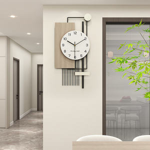 2023新款木纹装饰家用客厅挂钟简约现代艺术钟表大气网红挂墙时钟