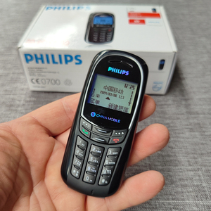 Philips/飞利浦 180直板按键黑白蓝屏移动小巧长续航经典怀旧手机