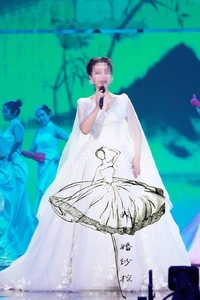 2022新款定制超仙雷佳同款白色礼服晚会舞台表演礼服演唱会礼