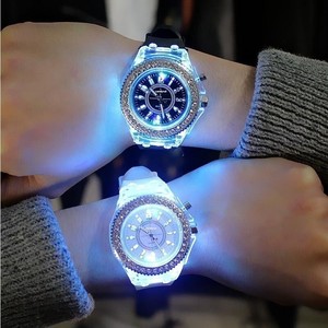 2022新款炫酷镶钻会发光的手表原宿韩版时尚潮男女学生情侣电子表