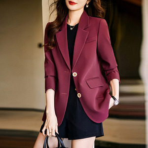 高级感紫红色西装外套女短款气质秋季2024新款百搭休闲小个子西服