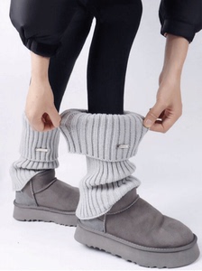 银灰色的冬季穿搭！y2k金属标腿套太甜酷辣~配雪地靴时尚又高级！