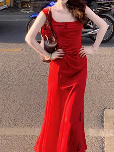 高级感超好看精致红色连衣裙女夏季度假风显瘦鱼尾吊带印花长裙子