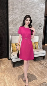 深圳南油高端女装2024夏季新款时尚重工轻奢名媛高级感收腰连衣裙