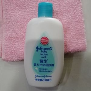 正品强生婴儿润肤露乳新生宝宝儿童牛奶润肤霜200ml 保湿身体乳液