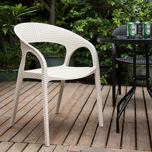 塑料靠背椅子家用加厚休闲户外仿藤编椅扶手餐凳子可叠放庭院露天
