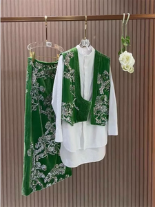 新中式国风高端高级感老钱风女装绿色亮片丝绒马甲两件套装裙春秋