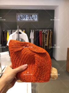 正品意购Loewe 罗意威女士草编兔子斜挎包编织包造型包